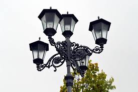 Парковые и уличные фонари создание уютной атмосферы в городе